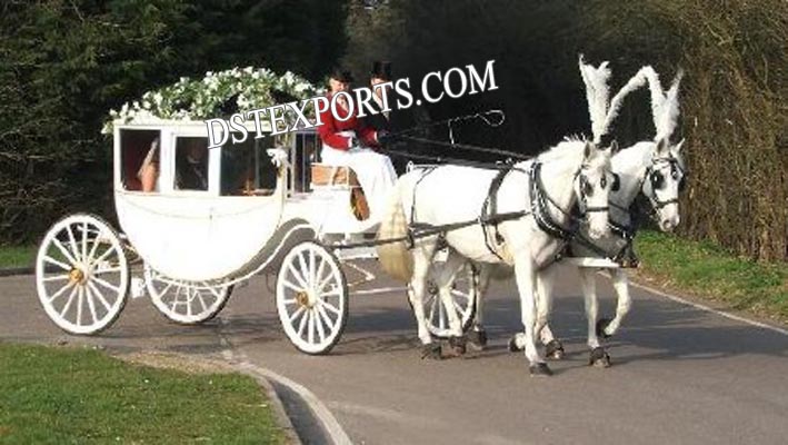 ROYAL COVERED HORSE CARRIAGE