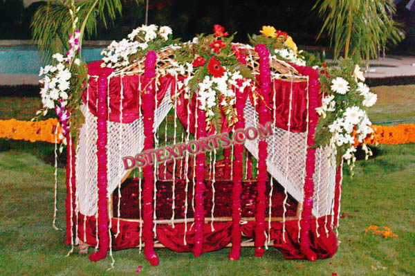 INDIAN TRADITIONAL DULHAN DOLI
