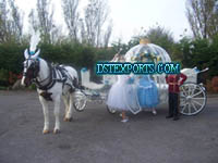 BEAUTIFUL COVERED CINDERALA HORSE DRAWN CARRIAGE