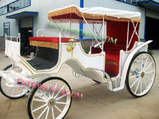 VICTORIAN HORSE DRAWN CARRIAGE